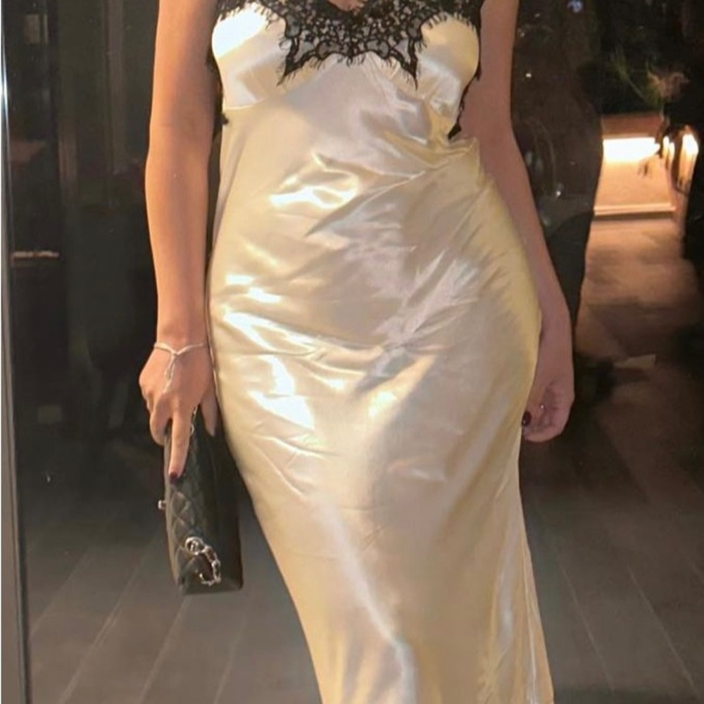 Elegant Satin Evening Dress in Gold